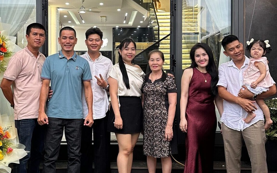 Read more about the article NHÀ PHỐ 1 TRỆT 2 LẦU FULL NỘI THẤT HIỆN ĐẠI