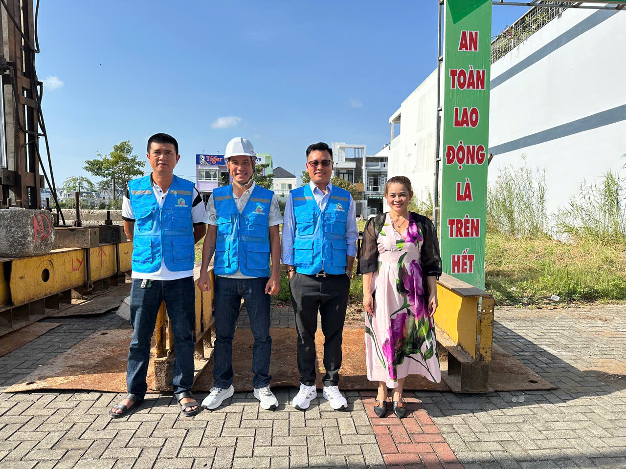 z7462773538025 0b00760d8ffe39ff56d9a6ccb47fb2e9